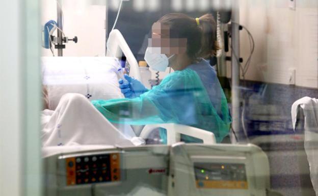 Andalucía baja los hospitalizados pero suma 1.367 casos y 44 muertes por coronavirus