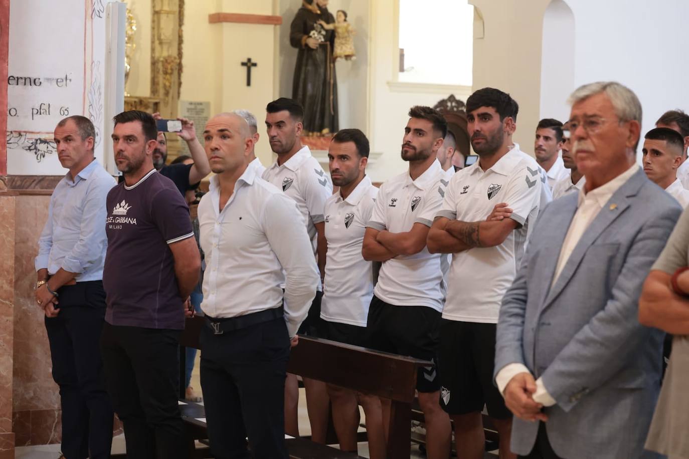 Tradicional ofrenda floral del Málaga a la Divina Pastora