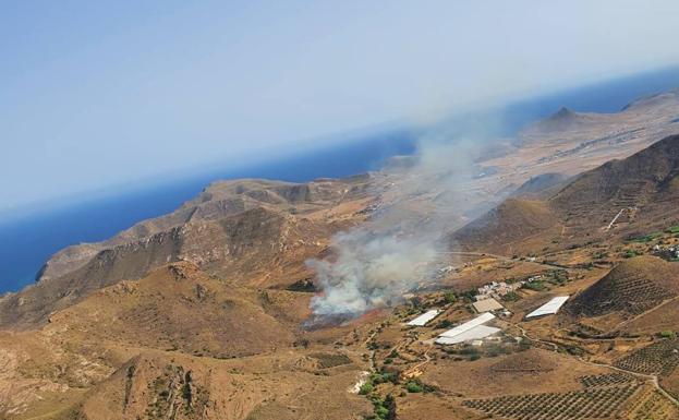 Estabilizado un incendio forestal en el parque natural Cabo de Gata