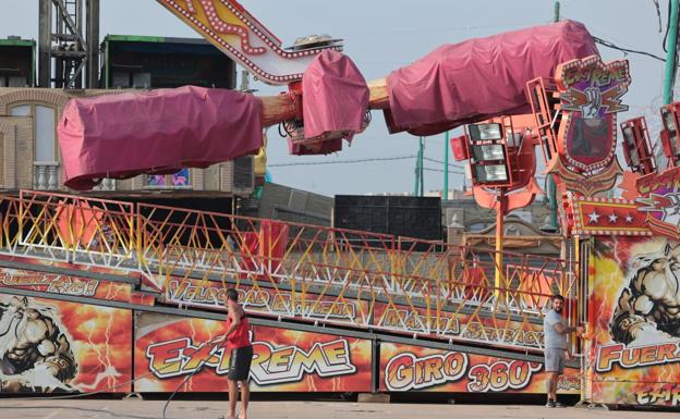 Las atracciones y demás instalaciones de la Feria de Málaga generarán 1.300 empleos