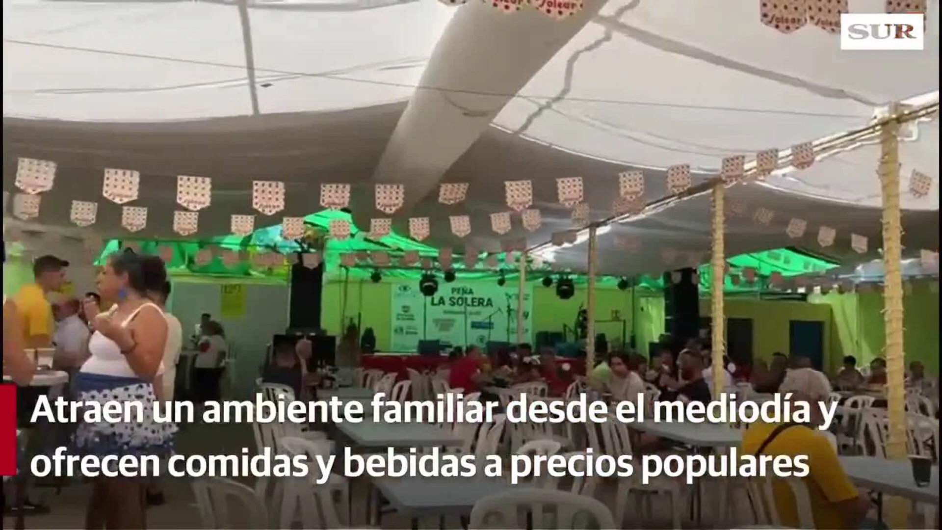 Feria de Málaga 2022: Las peñas y su ambiente familiar se convierten en el alma máter del Real del Cortijo de Torres