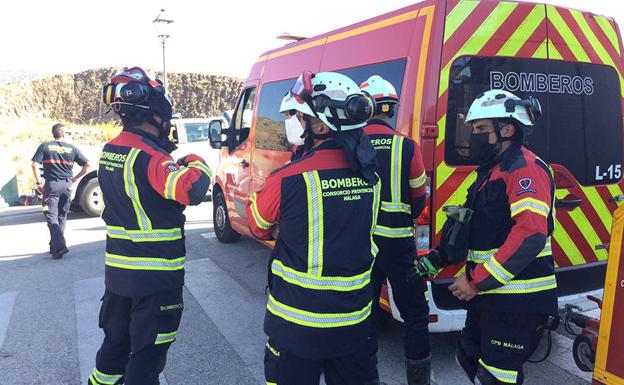 Desalojado por prevención un edificio por un incendio en Alhaurín de la Torre