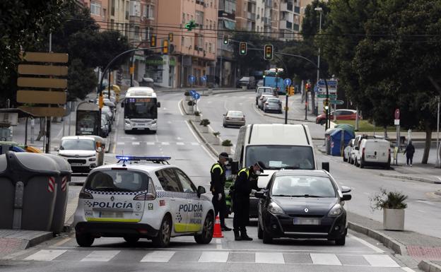 La Policía Local de Málaga incorpora tabletas electrónicas para pagar las multas al instante