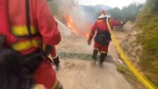 Los equipos de extinción reciben las muestras de gratitud de los vecinos