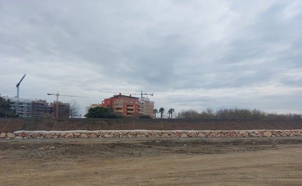 Torre del Mar negocia terrenos en la desembocadura del río Vélez para trasladar los grandes eventos del verano