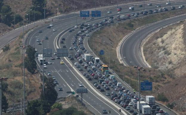 Reabierto al tráfico el carril cortado en la A-45 en Antequera por un incendio en la mediana