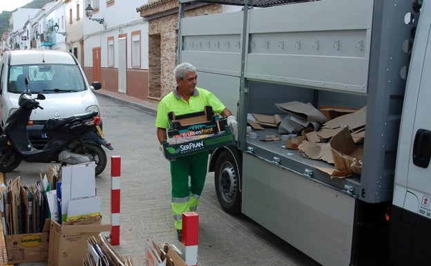 La Mancomunidad de la Costa del Sol refuerza el servicio de recogida de cartón