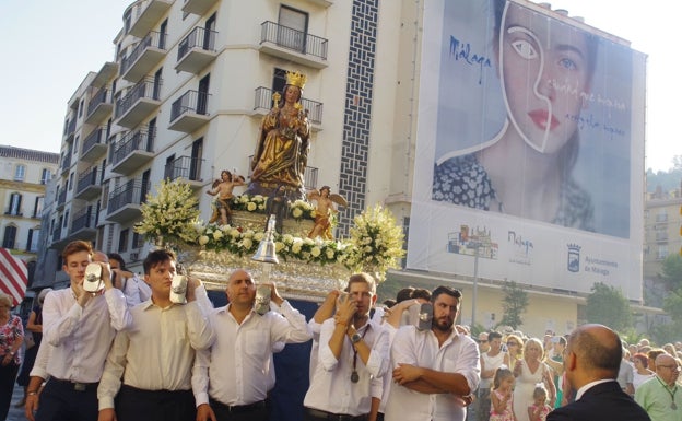 La Hermandad de la Victoria recupera este domingo el rosario de la aurora de la Patrona camino de la Catedral