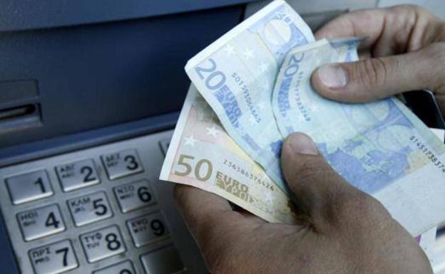 Dinero en la cuenta corriente: el aviso de la OCU sobre el máximo que deberías tener