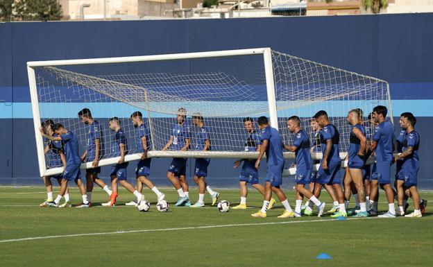 El Málaga apunta ya a la visita del Albacete pendiente de cinco lesionados