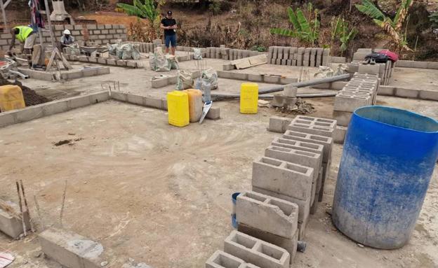 Una ONG de Arriate amplía una sala de maternidad en el Congo