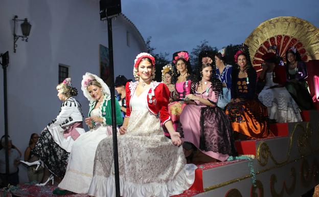 La cabalgata y los fuegos artificiales abren la Feria de Ronda