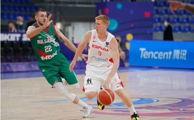 La solvencia defensiva de Alberto Díaz brilla en la clara victoria de España ante Bulgaria (114-87)