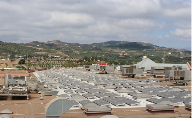 El centro comercial El Ingenio instala equipos fotovoltaicos que evitarán la emisión de 200 toneladas de CO2 al año