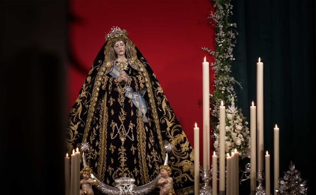 La Vera+Cruz de Almogía procesiona a su Virgen en el inicio del curso cofrade