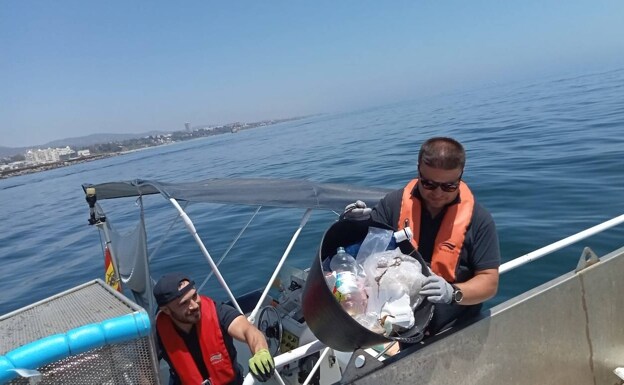 La Mancomunidad recoge un 70% más de residuos en el mar durante el mes de agosto