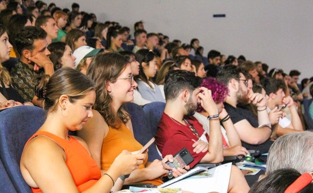 La Junta mantiene las ayudas erasmus, que pueden llegar a los 450 euros mensuales