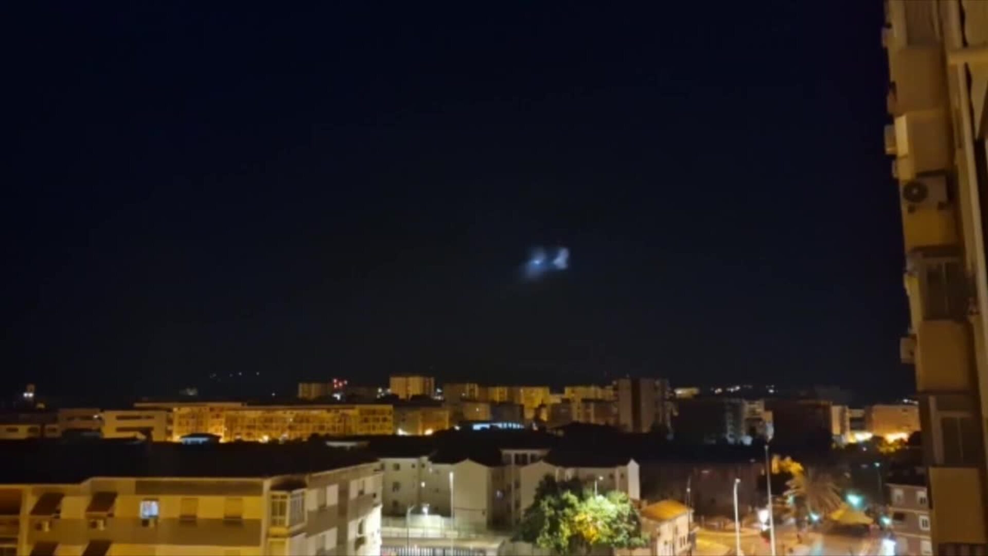 Luces misteriosas sobre el cielo de Málaga: el cohete Falcon 9 de la compañía Space X tiene la culpa
