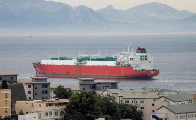 La Bahía de Algeciras está ya «limpia de residuos y en situación normal»