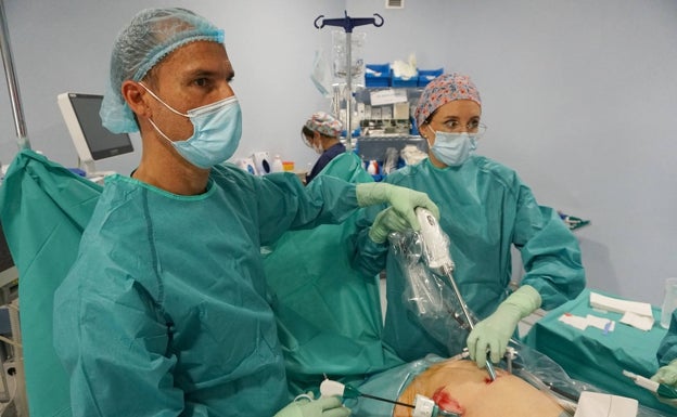 El 95% de operaciones de hernia inguinal se hacen ya por vía laparoscópica en Quirónsalud Málaga