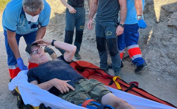 Rescatado y evacuado al hospital un senderista herido tras sufrir una caída en la sierra de Frigiliana