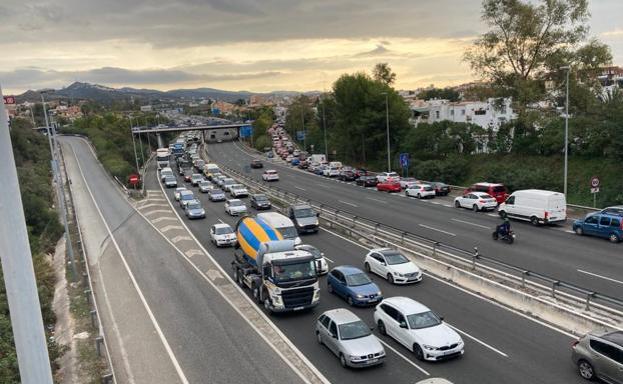 Un fallecido y un herido tras salirse de la vía una moto en la A-7, a su paso por Marbella