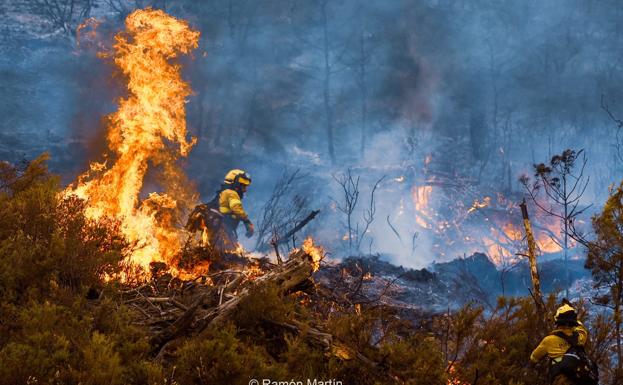 El incendio forestal de Los Guájares, estabilizado tras 6 días de lucha contra las llamas