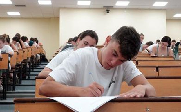 El Ministerio de Educación abre un plazo para que los solicitantes de beca puedan cambiar los datos erróneos