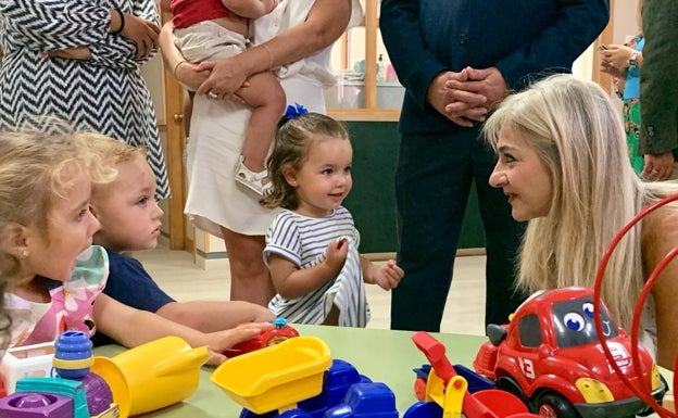 La consejera de Educación inaugura el nuevo instituto de San Pedro Alcántara