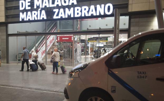 Málaga se queda esta mañana sin la mitad de los taxis para pedir más restricciones a los VTC