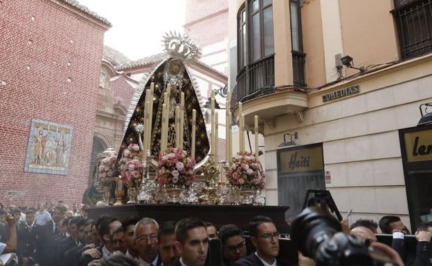 La Esclavitud Dolorosa sale en procesión este sábado en un fin de semana de cultos, besamanos y eventos benéficos