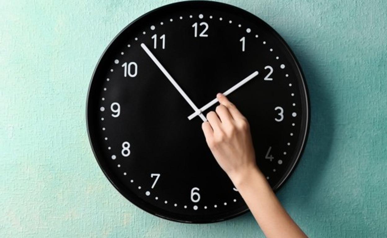 Llega el equinoccio de otoño, pero ¿qué día se cambia la hora?