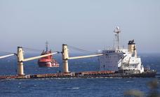 Gibraltar hunde el barco que estaba varado frente a su costa