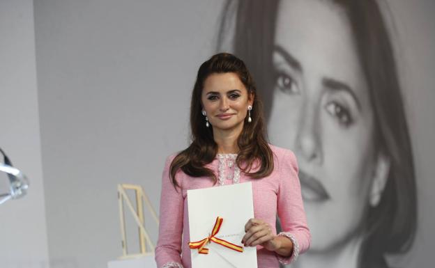 Penélope Cruz recibe el Premio Nacional de Cine en San Sebastián