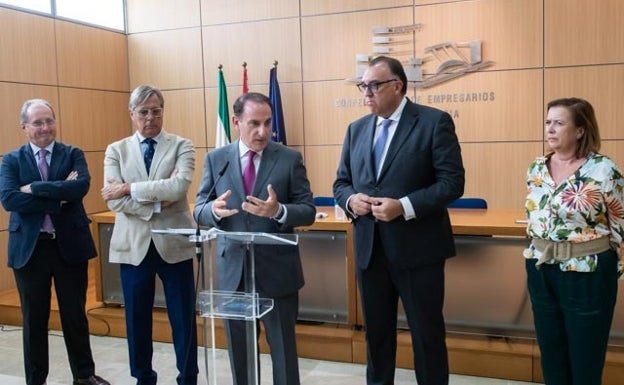 La Junta de Andalucía avanza una línea de incentivos para inyectar liquidez a empresas de turismo