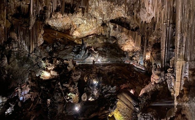 La Cueva de Nerja iguala las cifras de visitas anteriores a la pandemia y prevé cerrar el año por encima de las 400.000