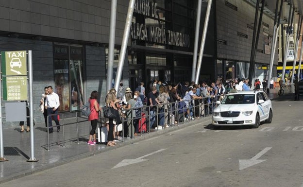 Dónde y a qué hora serán los paros de los taxis en Málaga