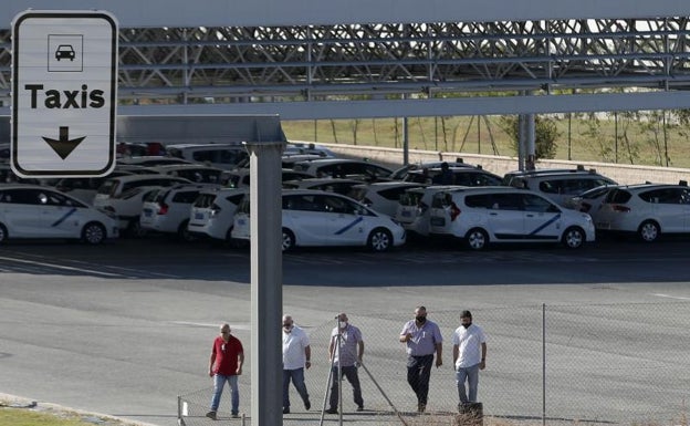 El taxi de la Costa del Sol tensa la cuerda con paros hoy en el aeropuerto, puerto y estaciones de trenes y autobuses