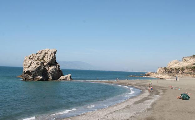 El Ayuntamiento de Málaga prohibirá lanzarse de las rocas tras quedar parapléjico un joven en el Peñón del Cuervo