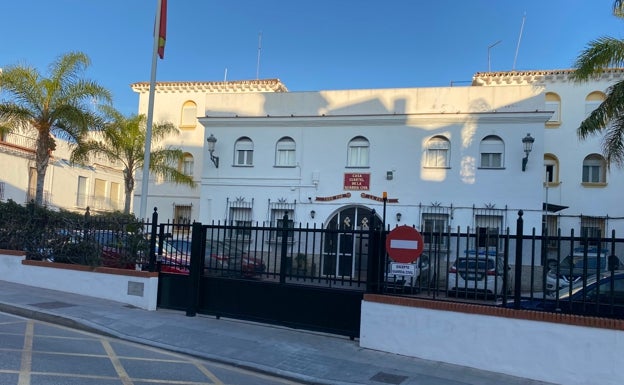 Hospitalizado con varios cortes tras sufrir una agresión con una botella rota en un hostal de Nerja