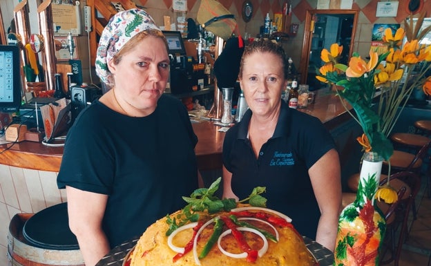 Ángela Abdulka, la ucraniana que elabora tortillas españolas gigantes en Málaga