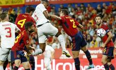 España tropieza con una roca y deberá ganar en Portugal