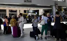 El paro de los taxistas de Málaga, más intenso en el aeropuerto este domingo