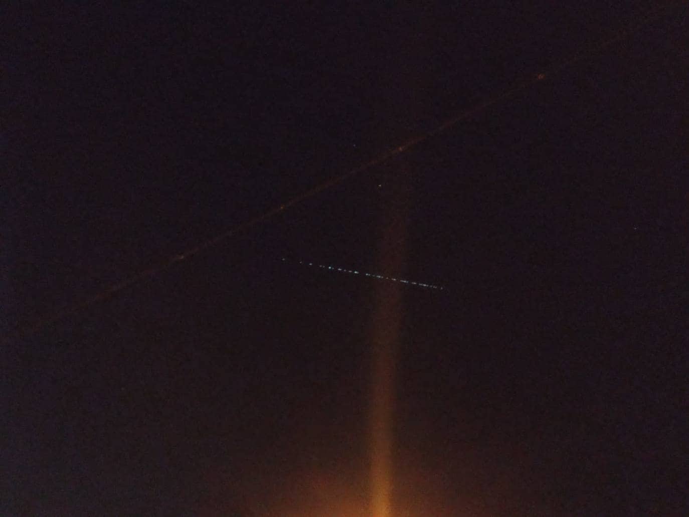 Las luces de los 52 satélites Starlink de Space X, visibles en los cielos de Andalucía hasta el martes
