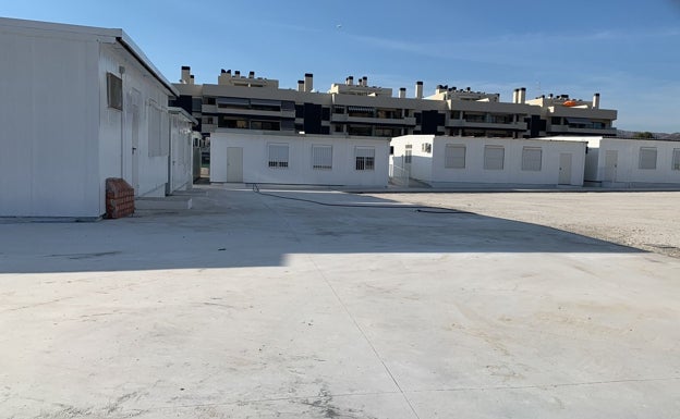 Comienza el traslado del alumnado del CEIP Los Remedios de Cártama a aulas prefabricadas sin consenso de los padres