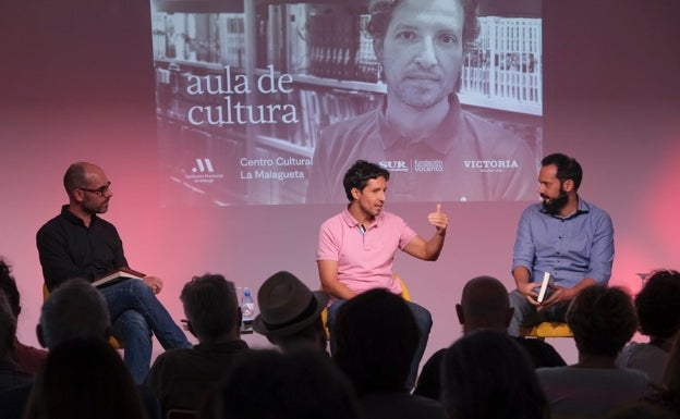 Miguel Ángel Oeste se sacude los rencores de la infancia en el Aula de SUR