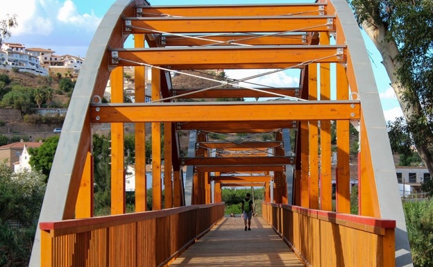 El Corredor Verde del Guadalhorce arranca con la nueva pasarela peatonal de Álora