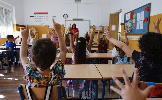 Los docentes andaluces empiezan a notar en sus nóminas el acuerdo para la equiparación salarial