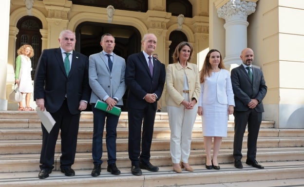 El Gobierno emplaza a los alcaldes a buscar medidas que impulsen la eficiencia en el alumbrado navideño