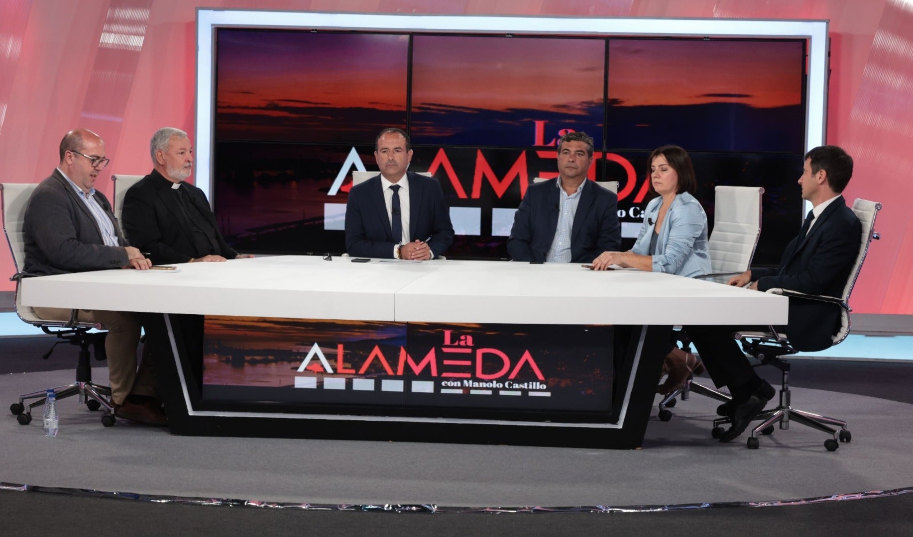 El deán de la Catedral, José Ferrary, y el arquitecto Juan Manuel Sánchez La Chica, en el programa 'La Alameda'